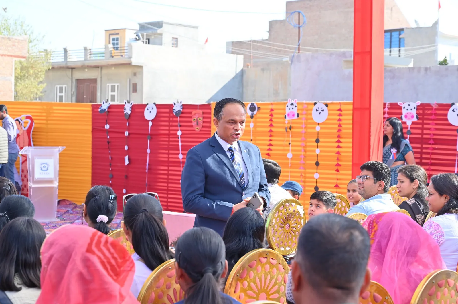 Students interacting with educators and guests during JOSH 2.0 innovation and experiential learning event at Rysen School Bikaner.